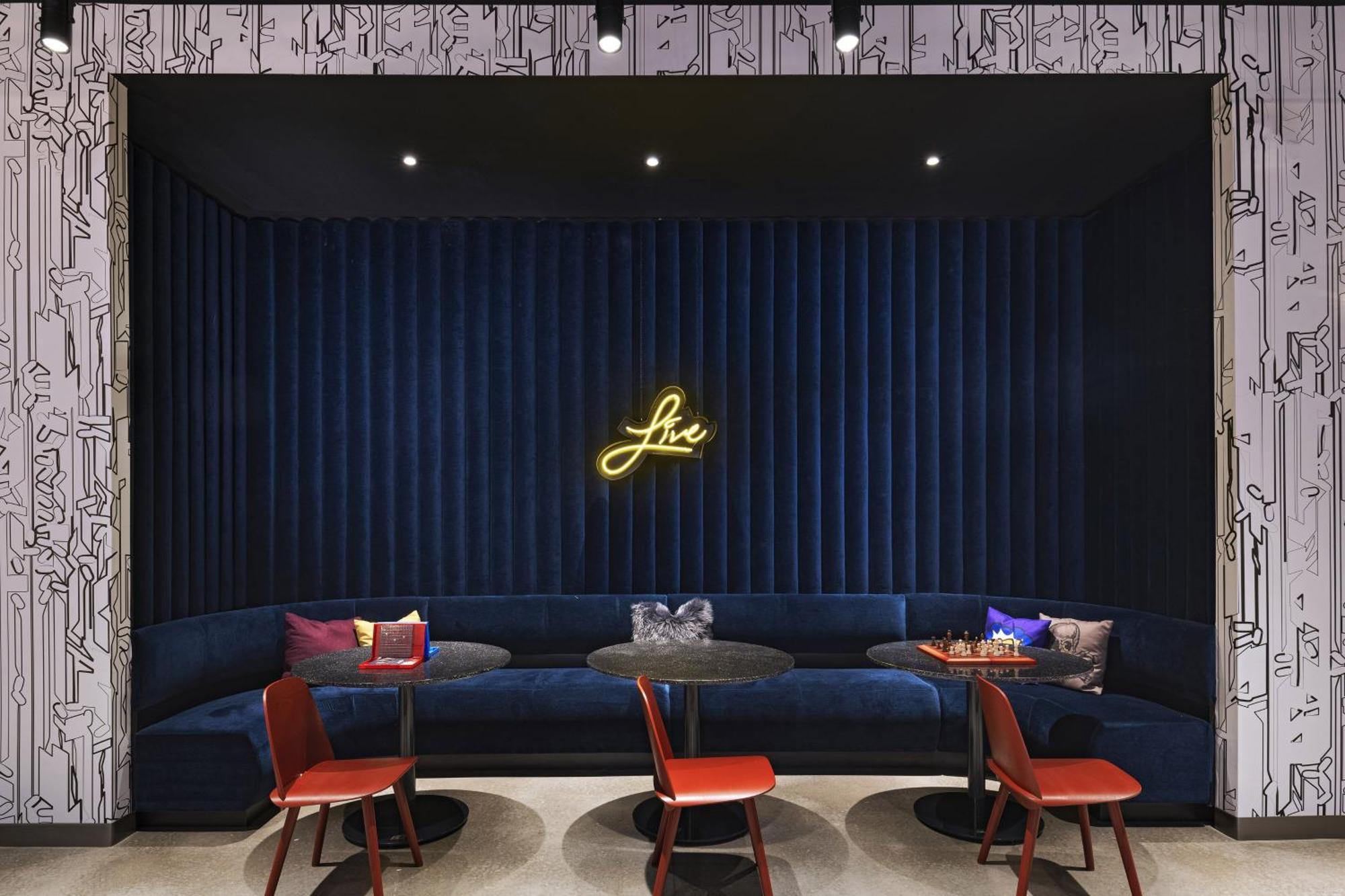 Отель Aloft Little Rock West Экстерьер фото